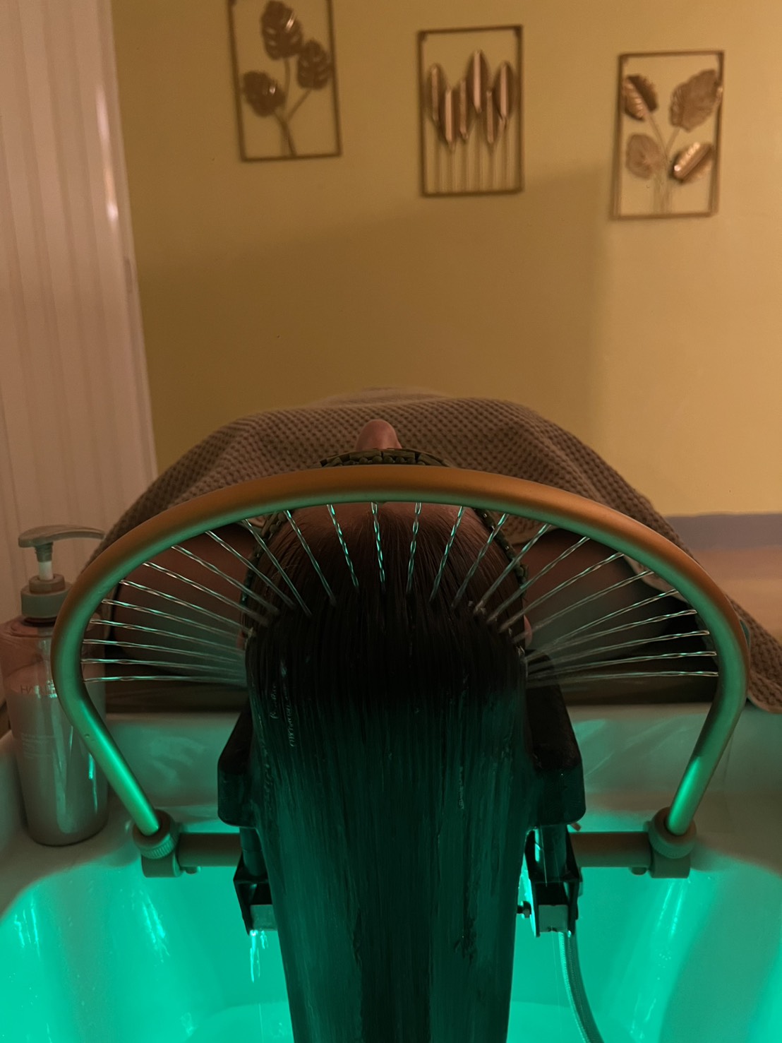 Vietnamese hair washing chromotherapy spa